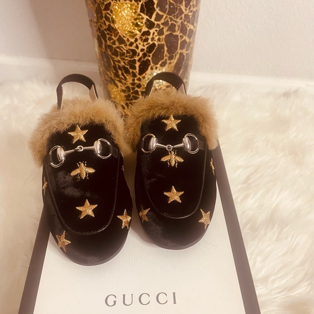 Gucci Kids Black Slippers with Gold Stars